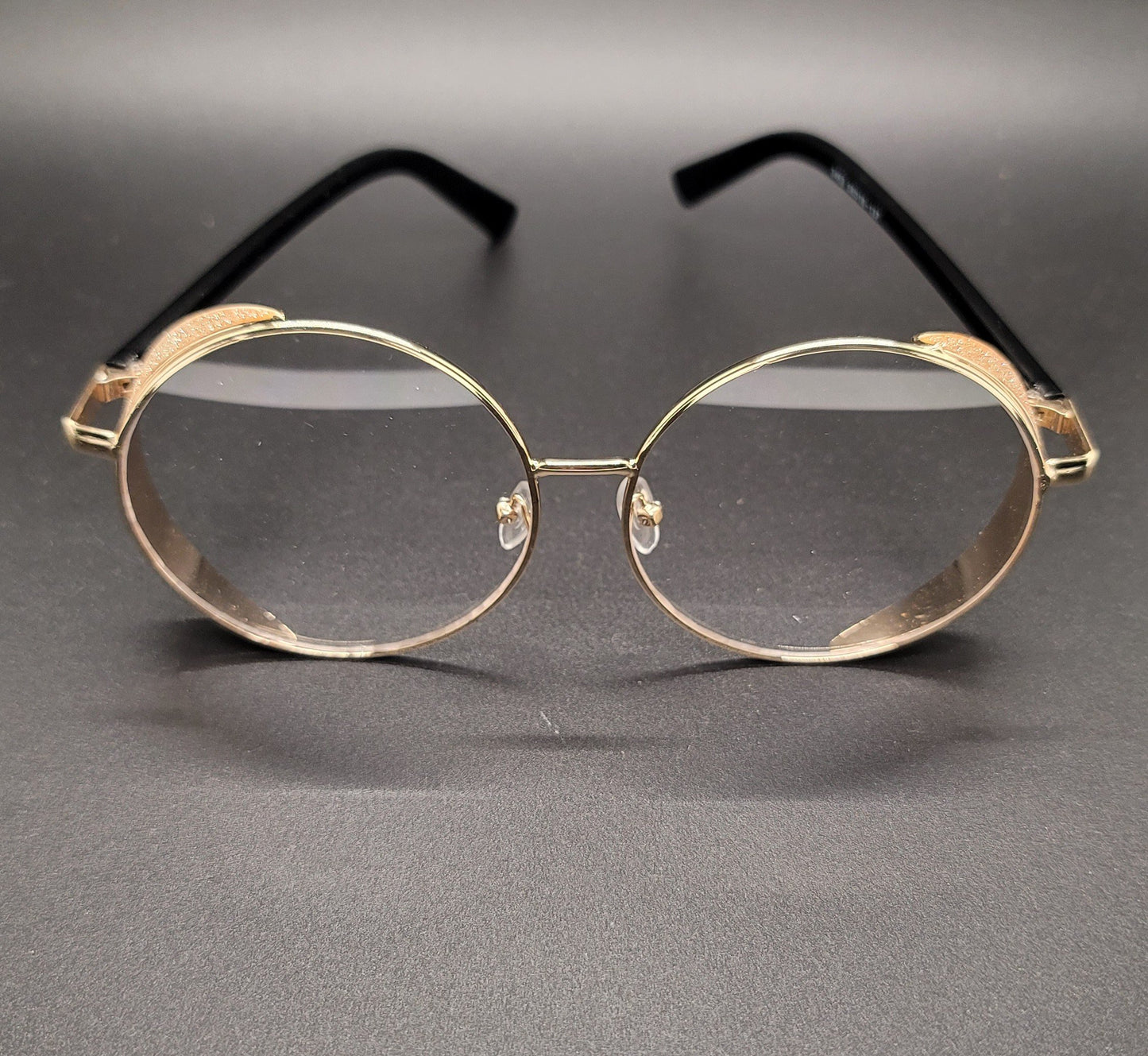 Round oversized lens