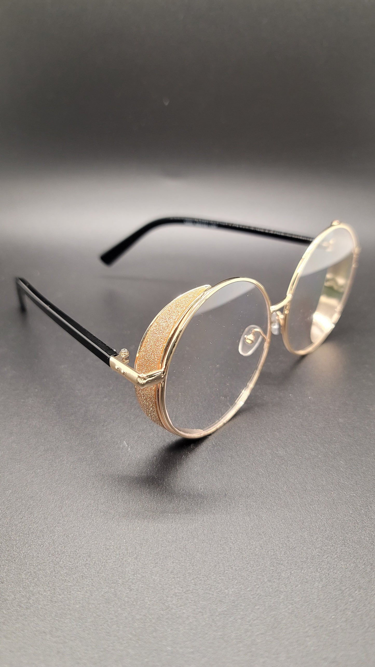 Round oversized lens