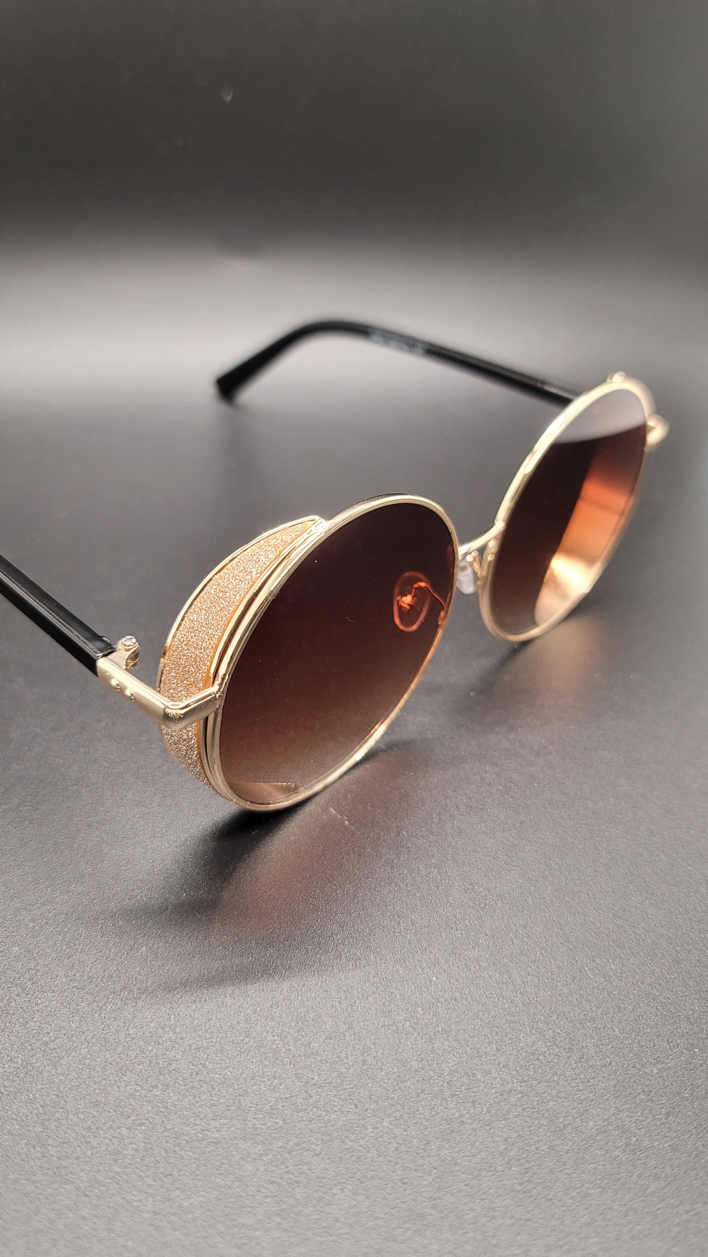 Round oversized lens
